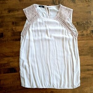 ZUIKI Sleeveless Blouse Size L Blush Pink Made In Italy Crochet & Eyelet Detail